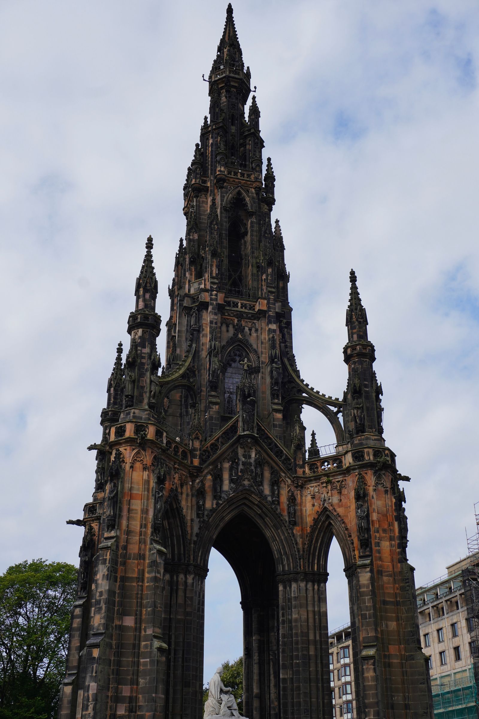 Stone monument with a seated statue beneath pointed arches, Edinburgh Town