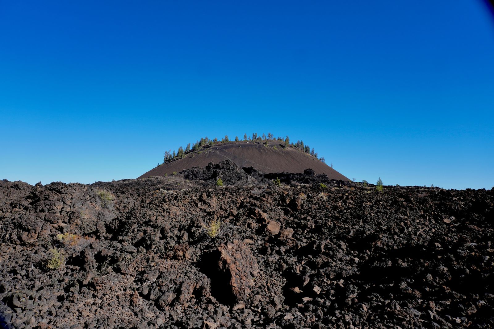 Lava Butte in Oregon above jagged dark rocks